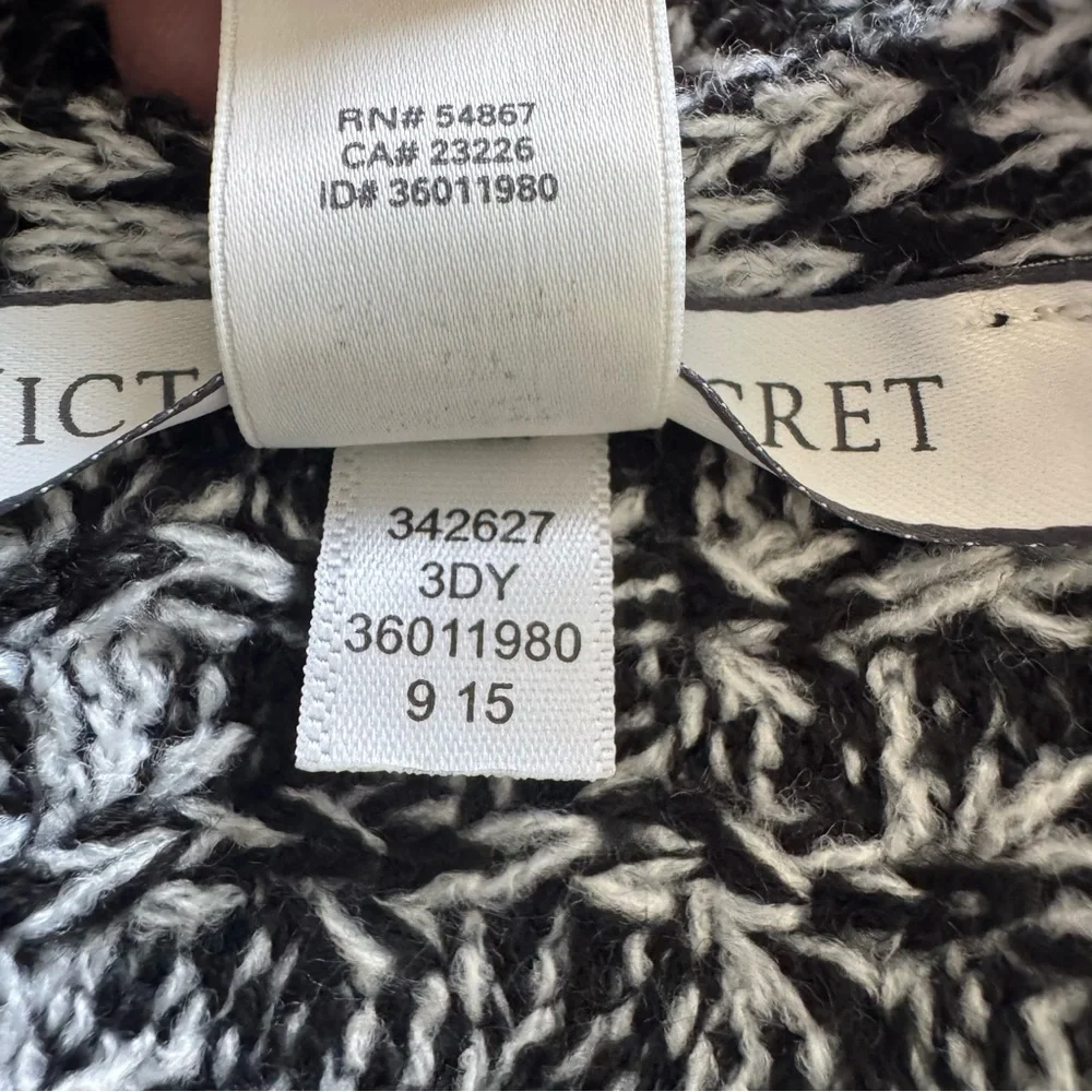 Victoria’s Secret Marled Knit Scarf Black‎ White 72” Acrylic OS NWT